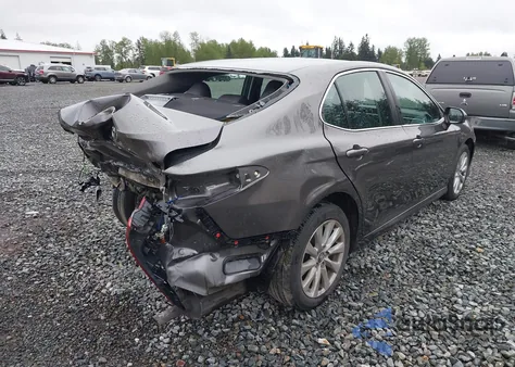 2018 Toyota Camry Le из США, поврежденный, VIN 4T1B11HK2JU611946